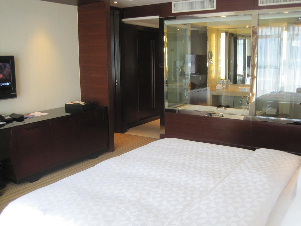 Ramada Plaza Lianyungang Hotel Exterior foto